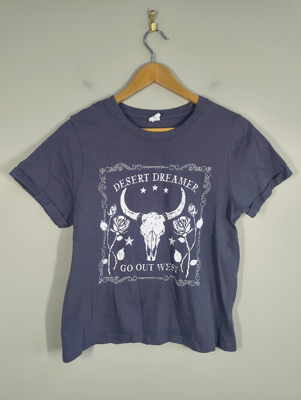 Electric Pink Desert Dreamer Gray Graphic T-Shirt, Size M